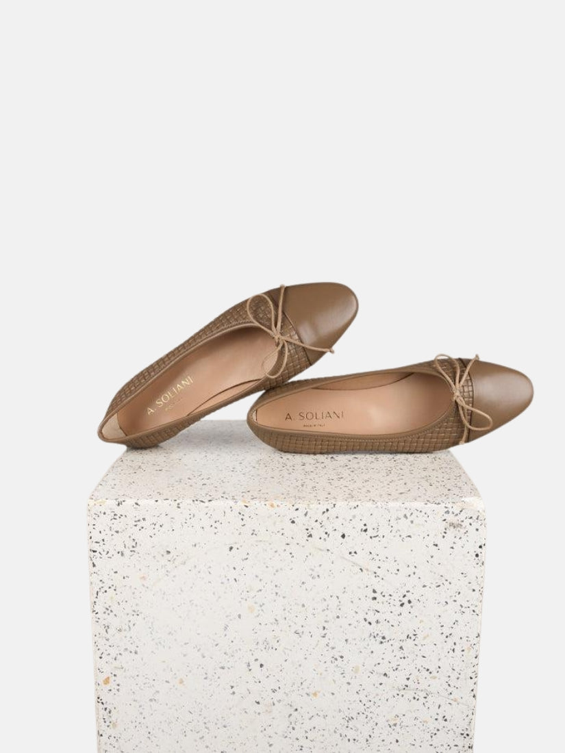 Como Ballet Flat in Taupe Strap