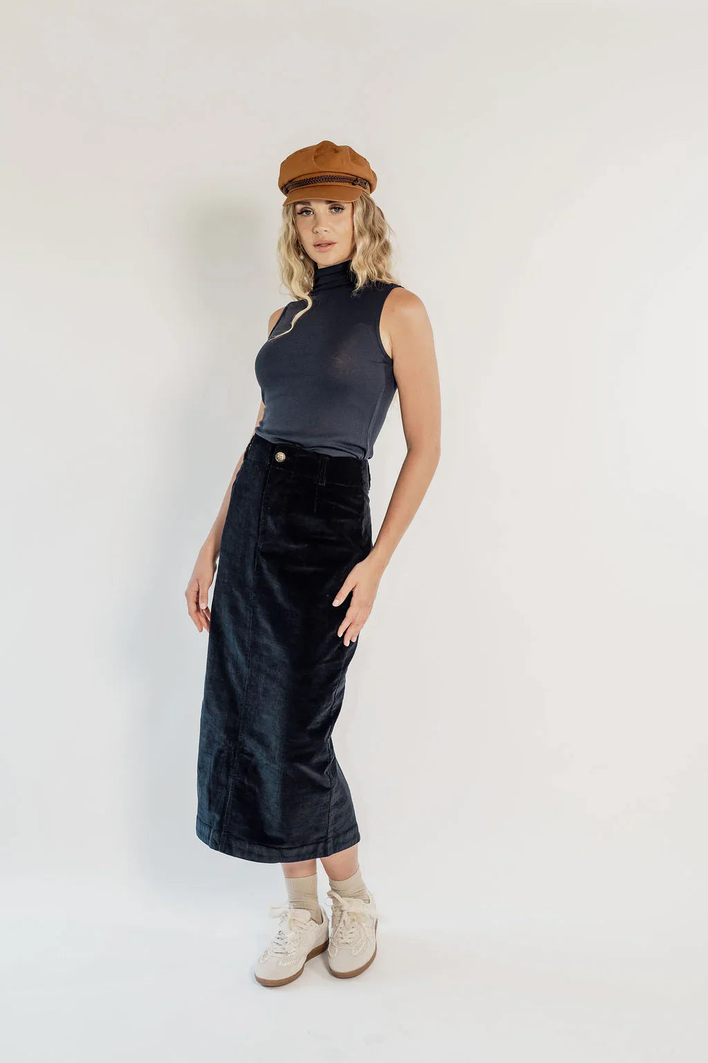 SLEEVELESS TURTLENECK