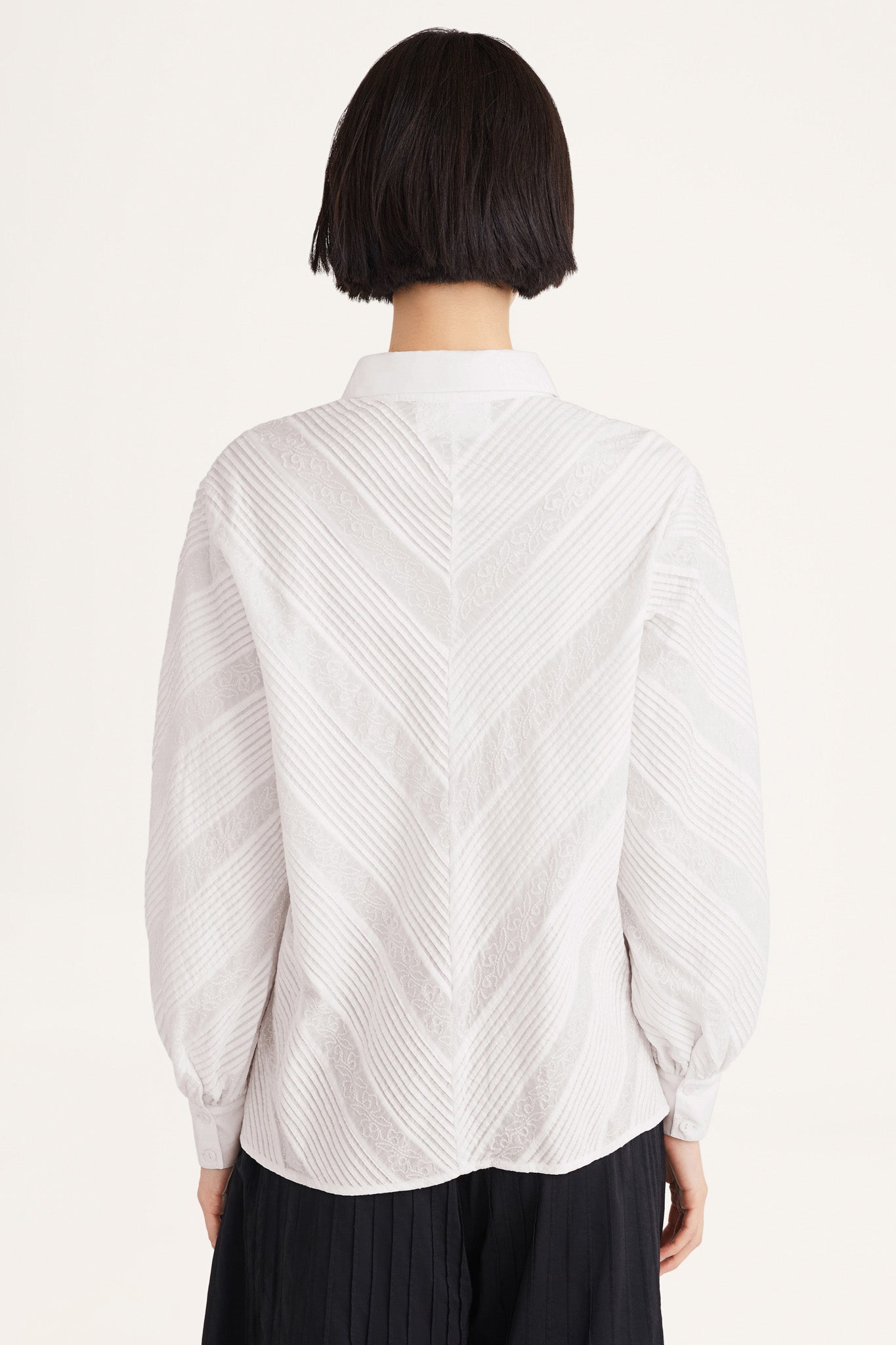 Reata Top in White – The Reflective